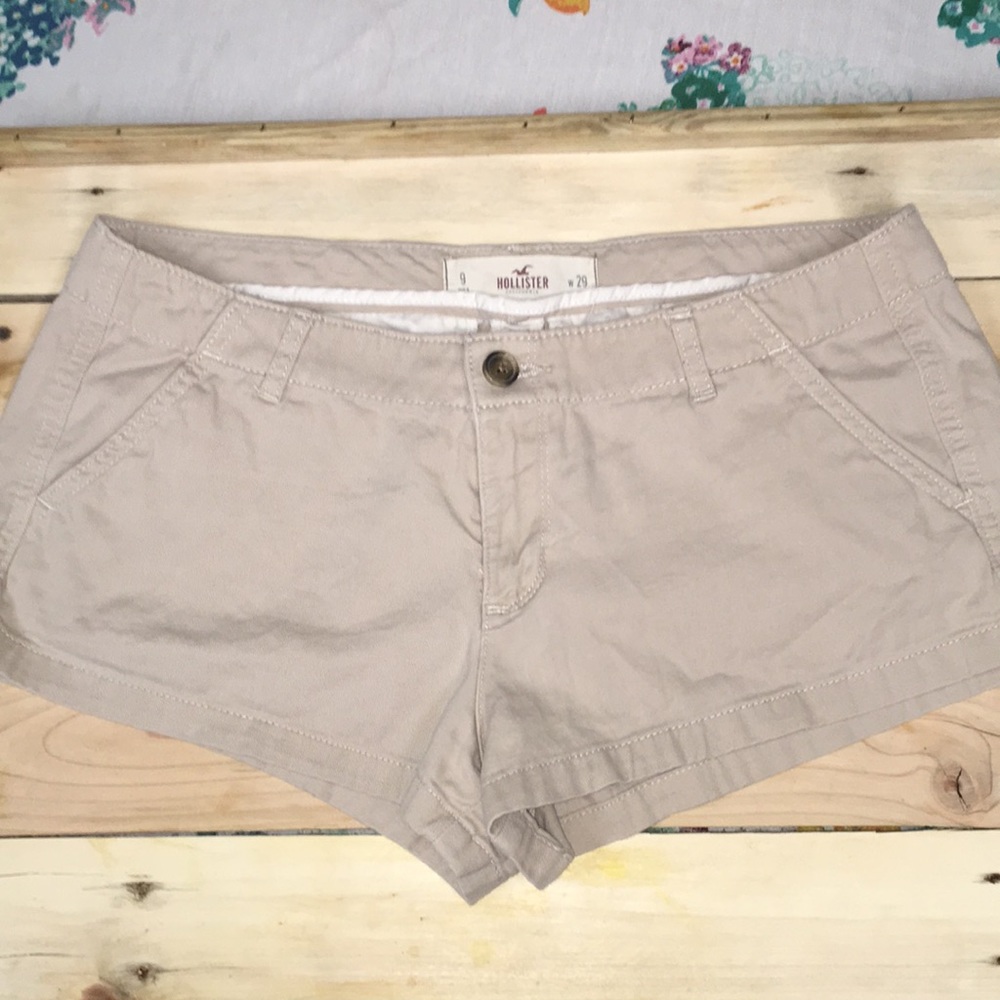 Hollister khaki shorts